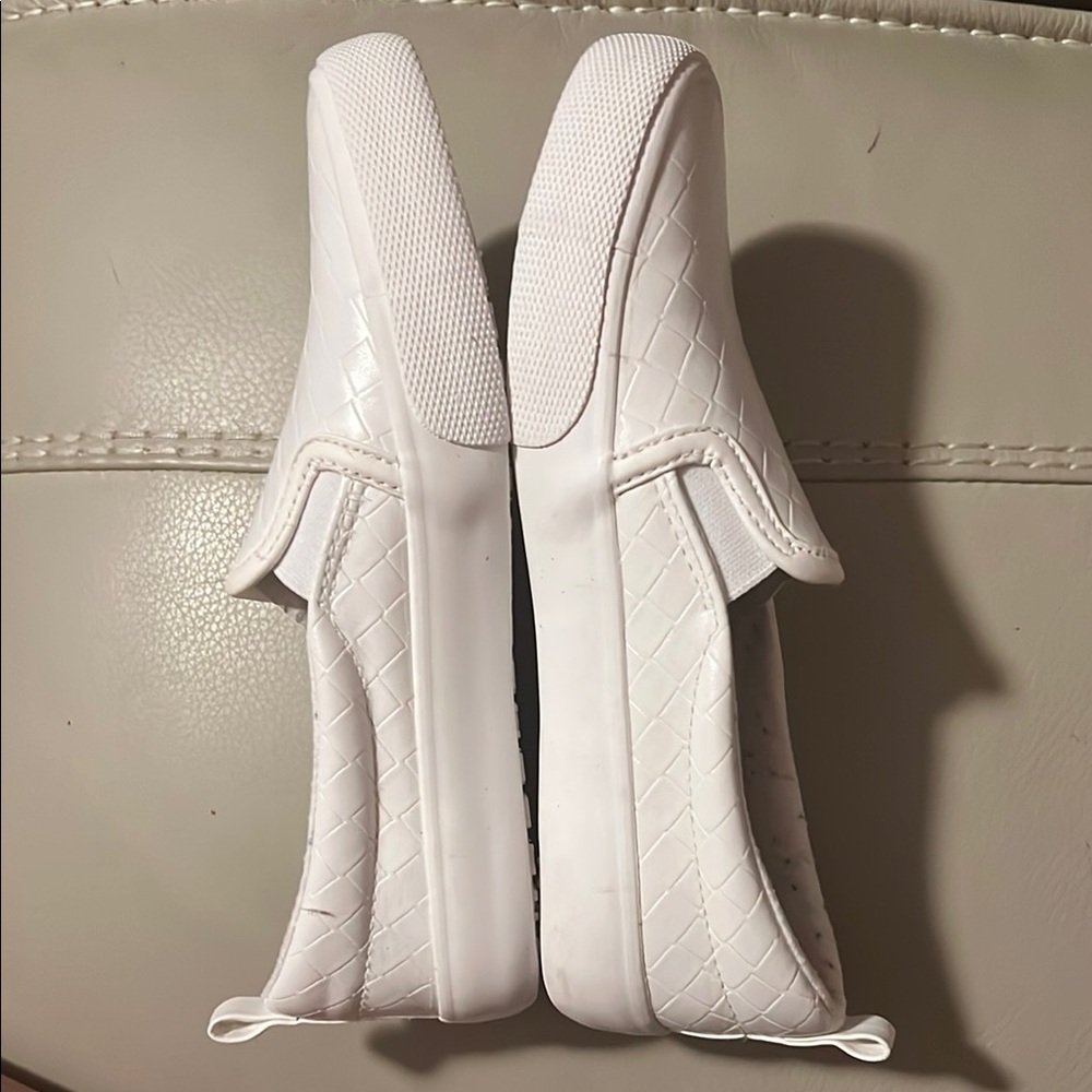 Cat & Jack Kids White Slip-On Shoes Size 2 - Picture 7 of 12